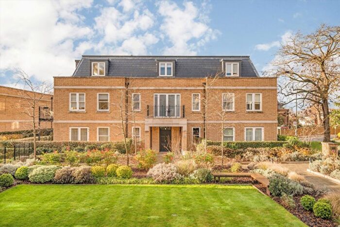 3 Bedroom Flat For Sale In Atkinson Close, Wimbledon, SW20