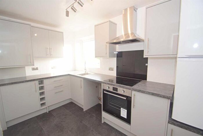 2 Bedroom Flat To Rent In Wensleydale Court, Stainbeck Lane, Leeds, LS7