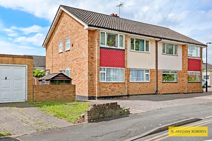 2 Bedroom Ground Maisonette For Sale In Endlebury Road, London, E4