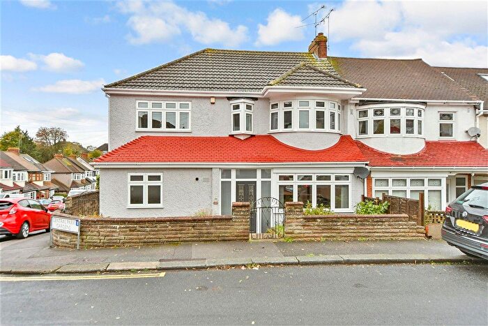 5 Bedroom Semi Detached House For Sale In Central Park Gardens, Chatham, Kent, ME4