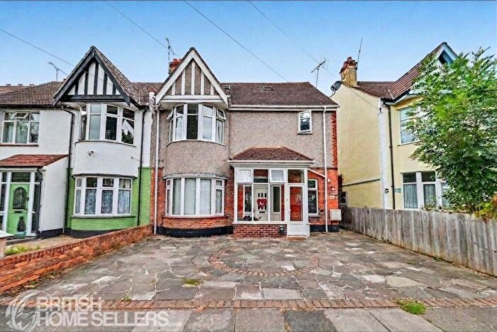 1 Bedroom Maisonette For Sale In Kensington Road, Southend-on-Sea, Essex, SS1