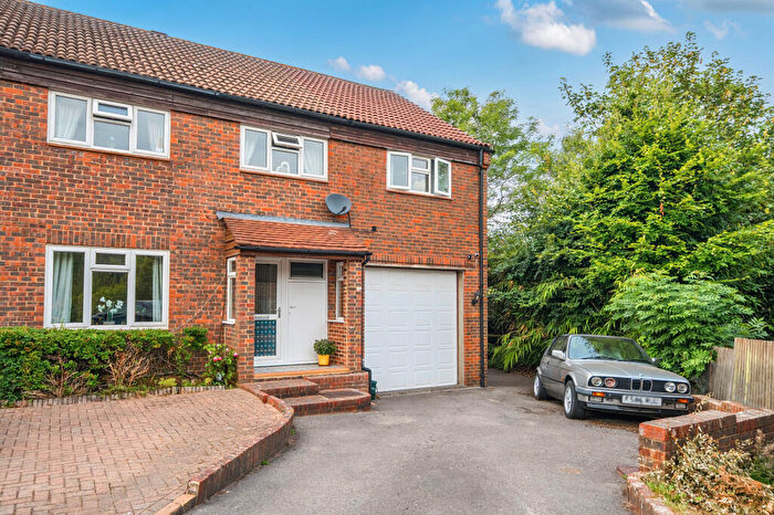5 Bedroom End Of Terrace House For Sale In Williamson Close, Haslemere, GU27