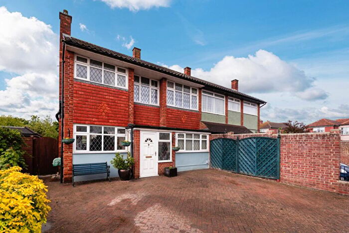 4 Bedroom Semi Detached House For Sale In Grace Avenue, Bexleyheath, DA7