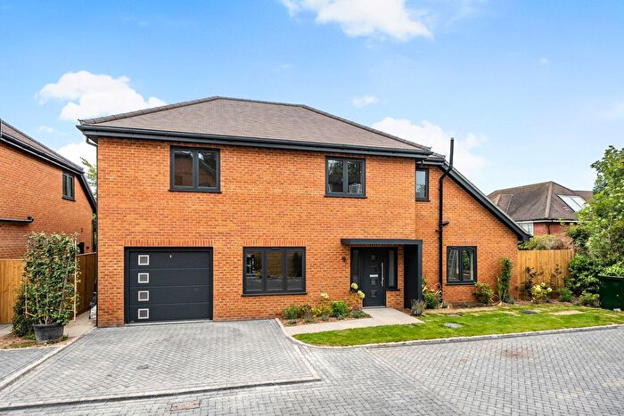 4 Bedroom Detached House For Sale In Chartland Close, Bookham, KT23