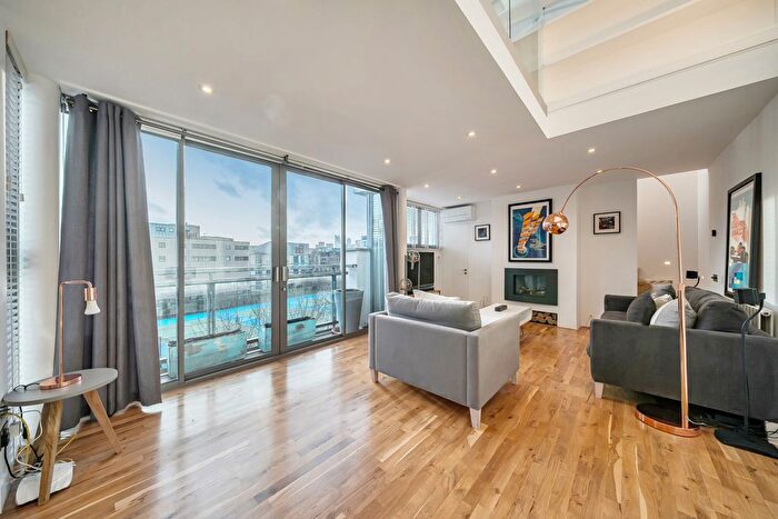 3 Bedroom Maisonette For Sale In Tanner Street, London, SE1