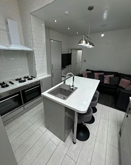 6 Bedroom Terraced House To Rent In Daisy Road, Birmingham, B16