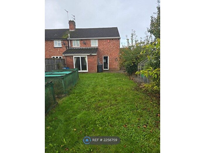 2 Bedroom End Of Terrace House To Rent In Hill Crescent, Gainsborough, DN21