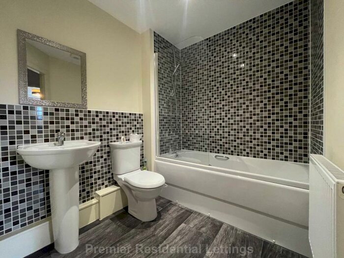 2 Bedroom Apartment To Rent In Corbel House, Monton, M30