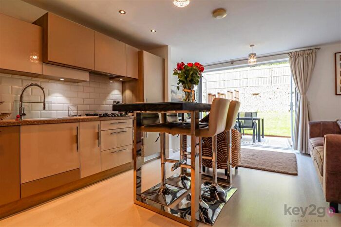 2 Bedroom Semi-Detached House For Sale In Hastings Grange, Sheffield, S7