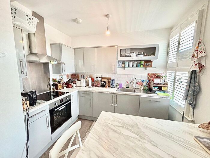 1 Bedroom Flat To Rent In Aldersbrook Road, London, E12