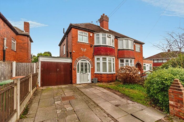 3 Bedroom Semi Detached House For Sale In Dovedale Avenue, Willenhall, West Midlands, WV12