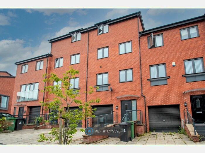 4 Bedroom Terraced House To Rent In Yarn Street, Leeds, LS10