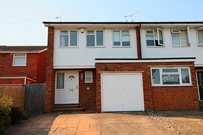 3 Bedroom Semi-Detached House To Rent In Mead Close Marlow Buckinghamshire, SL7