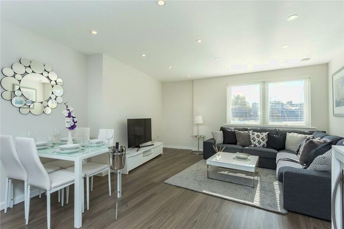 2 Bedroom Apartment To Rent In Thackeray House, Loxford Gardens, Highbury, N5