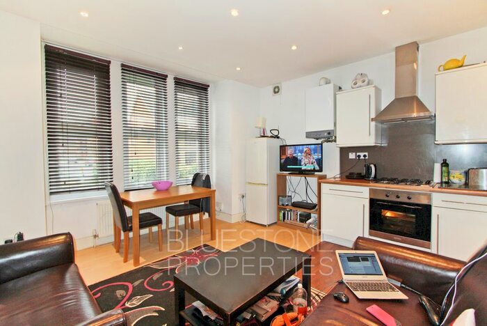 1 Bedroom Flat To Rent In Valley Road, London, SW16