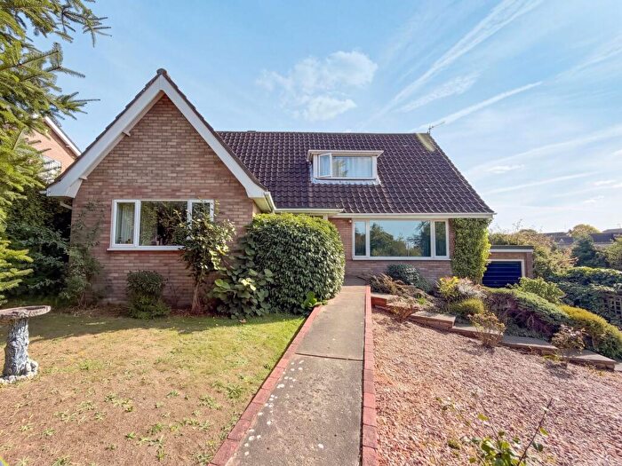 4 Bedroom Detached House For Sale In Hillside, Cromer, NR27