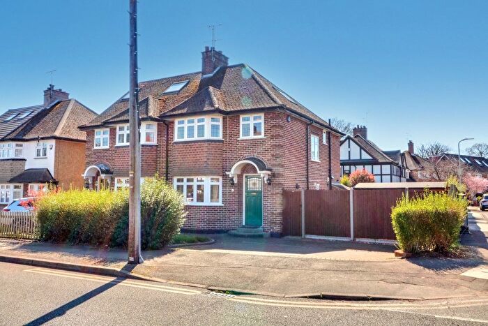 3 Bedroom Semi-Detached House To Rent In Elmbridge Drive, Ruislip, HA4