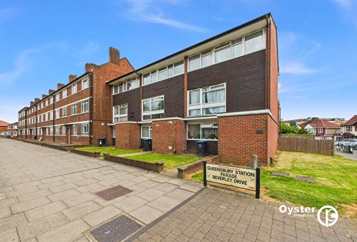 3 Bedroom Flat For Sale In Beverley Drive, Edgware, HA8