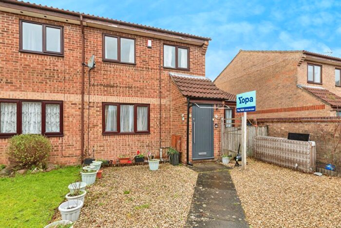 4 Bedroom Semi Detached House For Sale In Hawthorn Close, Bristol, BS34