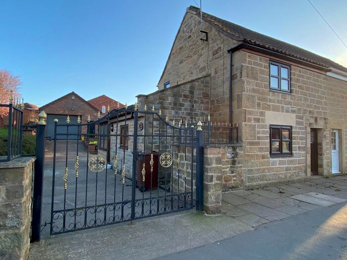 2 Bedroom Cottage To Rent In Stockingate, South Kirkby, WF9