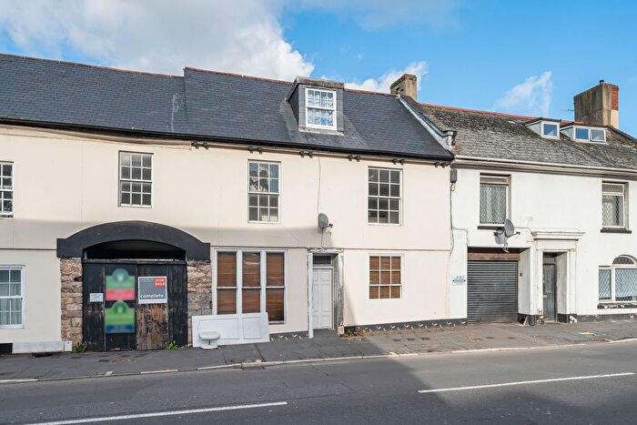 2 Bedroom Flat For Sale In East Street, Newton Abbot, TQ12