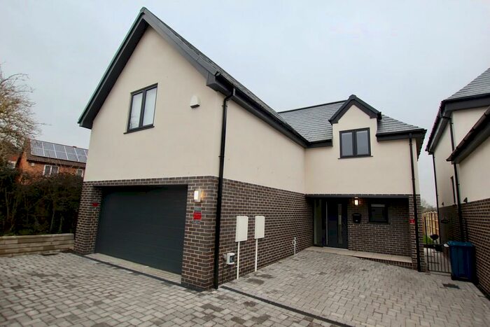 4 Bedroom Detached House To Rent In Richardson Gardens, West Bridgford, NG2