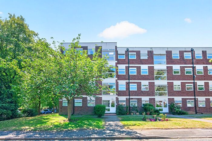 2 Bedroom Flat For Sale In Pinewood Grove, London, W5