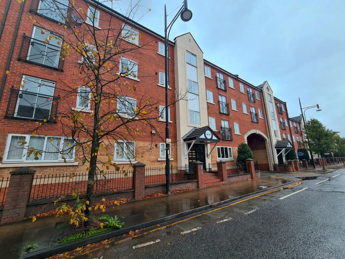 2 Bedroom Apartment To Rent In Stretford Road, Hulme, Manchester, M15