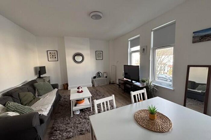 1 Bedroom Flat To Rent In Richards Terrace Cardiff, CF24