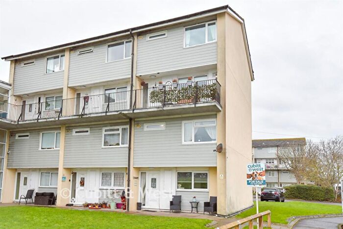 3 Bedroom Ground Maisonette For Sale In Fort Cumberland Road, Southsea, Hampshire, PO4