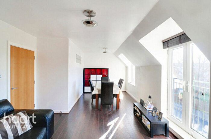 2 Bedroom Apartment For Sale In Trinity Avenue, London, EN1