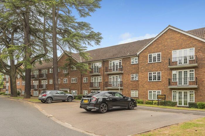 2 Bedroom Apartment To Rent In Myrtleside Close, Northwood, HA6