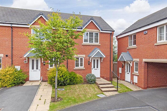 2 Bedroom Town House To Rent In Manor House Court, Chesterfield, S41