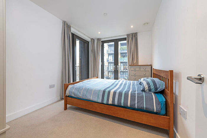 2 Bedroom Apartment To Rent In Cobalt Place, SW11