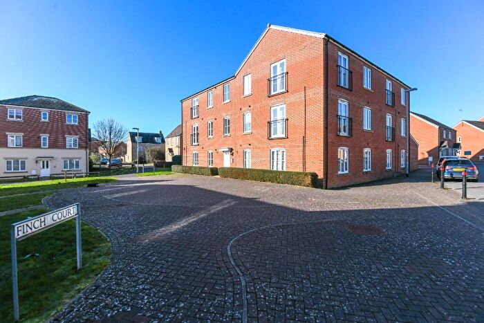2 Bedroom Flat For Sale In Finch Court, Trowbridge, BA14