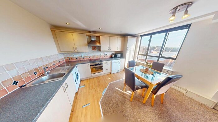 2 Bedroom Flat To Rent In Flat Royal Victoria Court, NG7