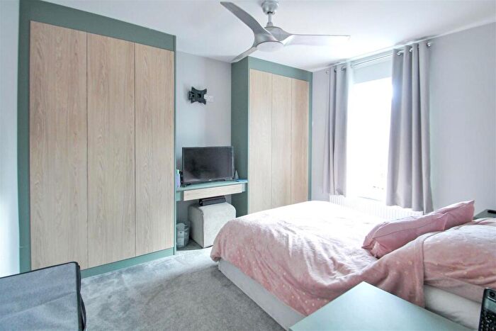 3 Bedroom Detached House For Sale In High Street., Ringstead, NN14