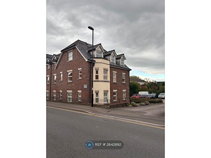 2 Bedroom Flat To Rent In Royal George Court, Burgess Hill, RH15