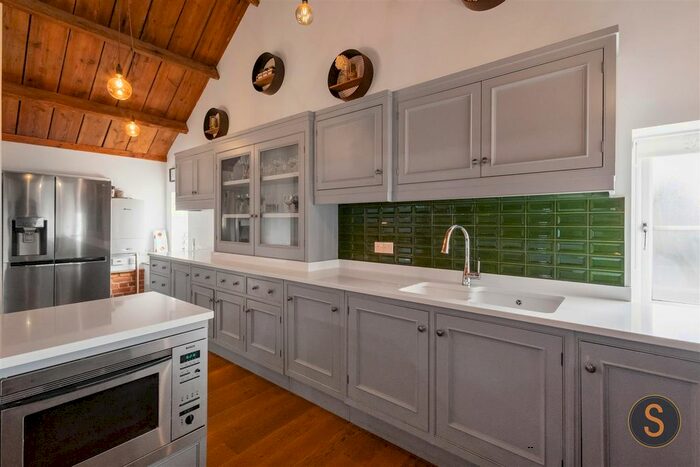 4 Bedroom Barn Conversion For Sale In Bedford Road, Houghton Regis, Dunstable, LU5