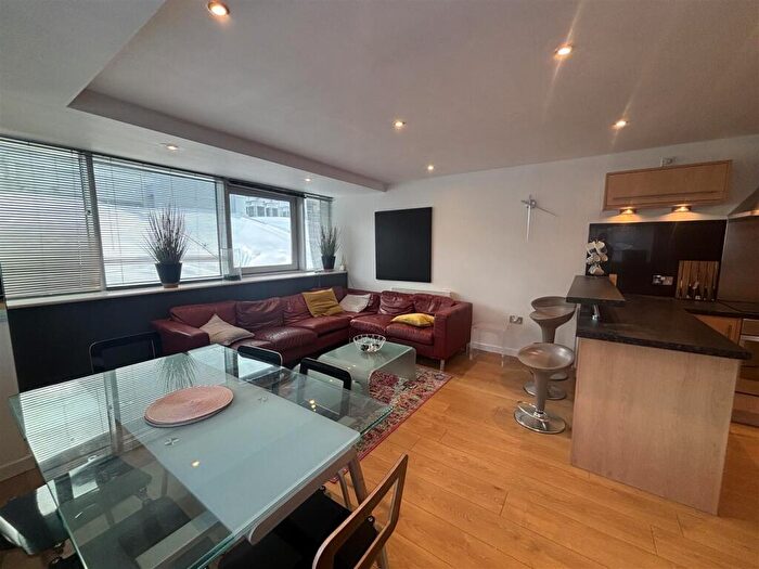 2 Bedroom Flat To Rent In Albion Street, Leeds, LS2
