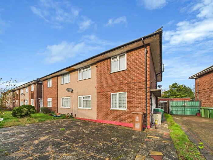 2 Bedroom Ground Maisonette For Sale In Palmar Road, Bexleyheath, Kent, DA7