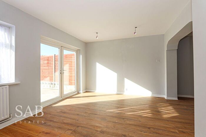 4 Bedroom Terraced House To Rent In Beechwood Avenue, Greenford, UB6