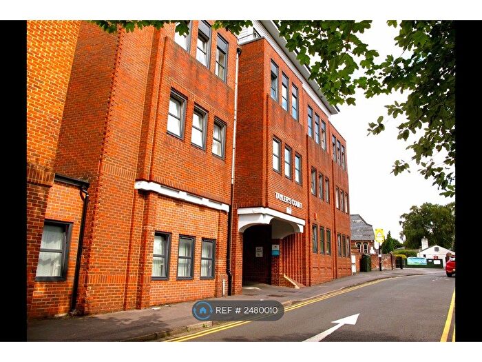 2 Bedroom Flat To Rent In Pelican Lane, Berkshire, RG14