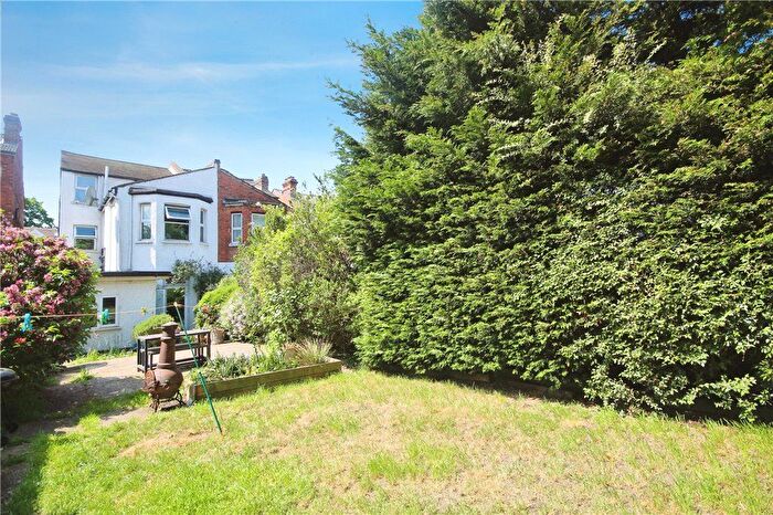 2 Bedroom Flat To Rent In Melfort Road, Thornton Heath, CR7