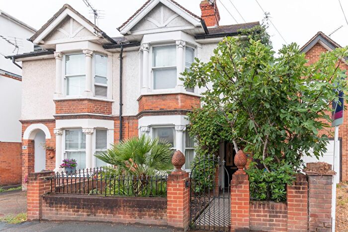 3 Bedroom Semi-Detached House For Sale In Weir Road, Chertsey, KT16
