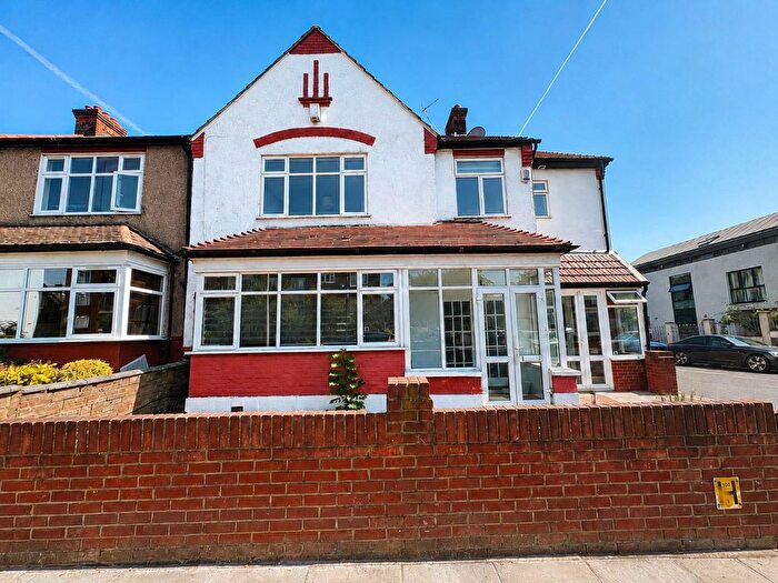 5 Bedroom End Terrace House To Rent In High Road, London, E18