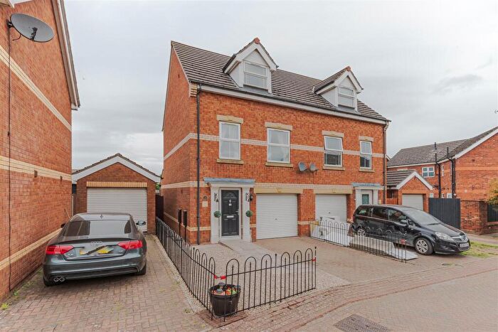 3 Bedroom Semi-Detached House For Sale In Birch Drive, Scunthorpe, DN16
