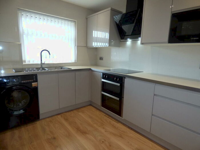 2 Bedroom Apartment To Rent In Sandforth Court Queens Drive, L13