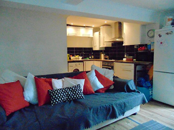 3 Bedroom Flat To Rent In Milton Road, Southampton, SO15