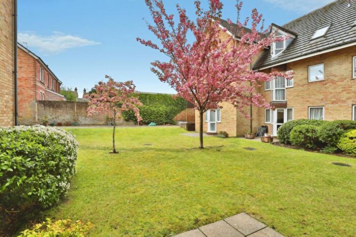 2 Bedroom Flat For Sale In Sunnyhill Road, Poole, Dorset, BH12